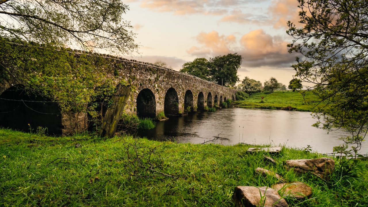Brücke mit Grundbausteinen